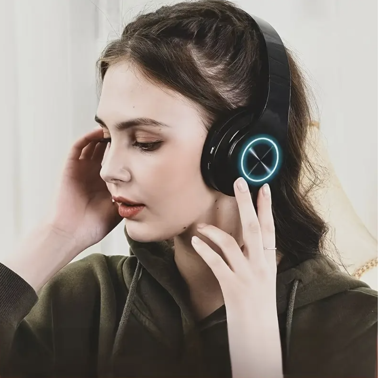 Black Wireless Noise-Canceling Headphones – Foldable Design, USB-C Charging, High-Quality Sound, Red/Black Gaming & Streaming Headset - Image 4