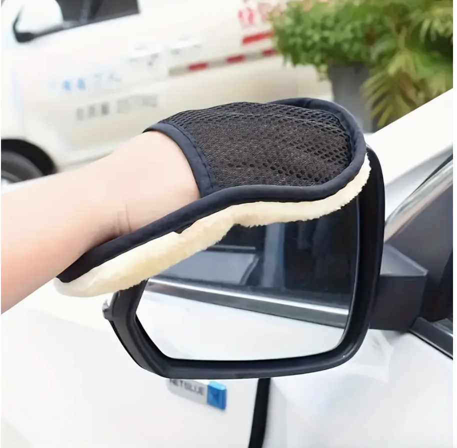 Soft Microfiber Car Cleaning Glove with Plush Lining – Ultra-Gentle Mitt for Dust Removal, Wiping & Polishing | Essential Car Maintenance Accessory - Image 4