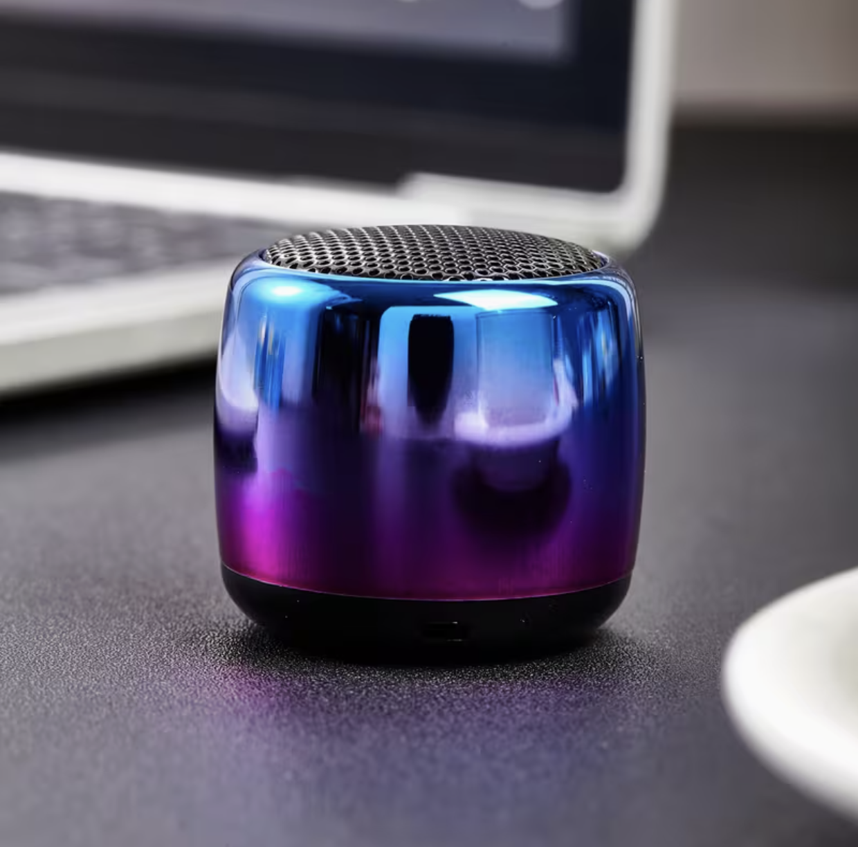 Music Stereo Surround Mini USB Outdoor Subwoofer Speaker Audio Player Speaker Microphone for Music, Chase, Running, Gaming, Fashion Women, Student Wireless Small Speaker Portable Music Subwoofer Column Bass Stereo Without Data Cable Without Charging - Image 5